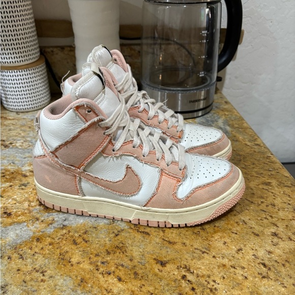 Nike Shoes - Nike Dunk High size 7